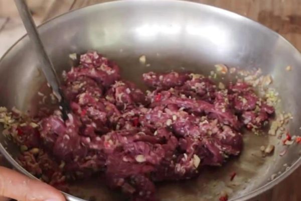 Cách làm thịt trâu hấp sả ớt vừa ngon vừa ít dầu mỡ