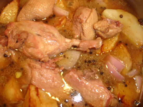 Cách nấu vịt om sấu đậm đà nhất miền Bắc