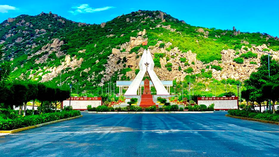 Khám phá vẻ đẹp di tích lịch sử cách mạng núi Cà Đú (Ninh Thuận)