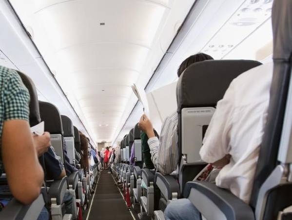 7 phép lịch sự khi đi máy bay
