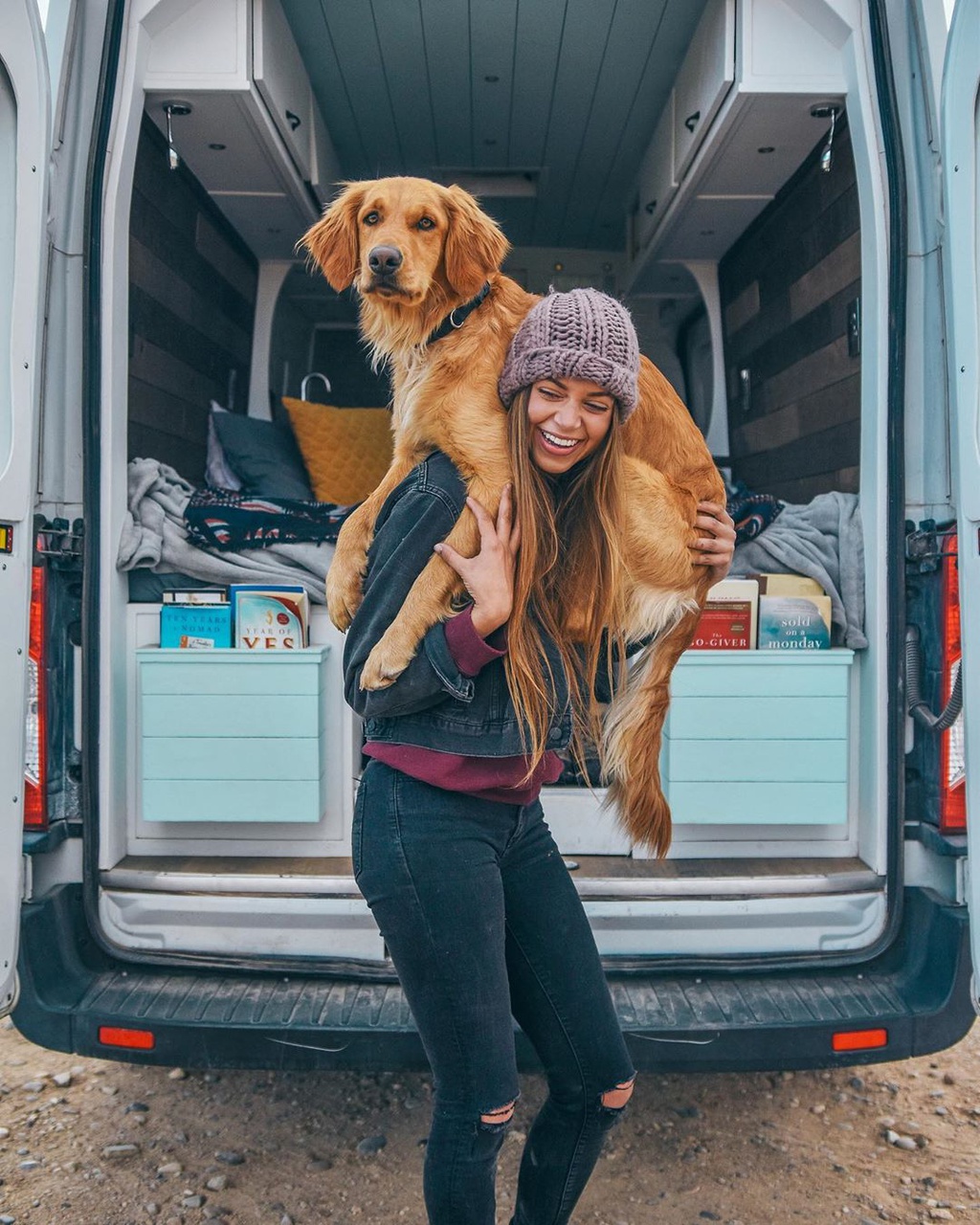 9X chia tay bạn trai, bỏ việc đi khắp nước Mỹ cùng chó cưng