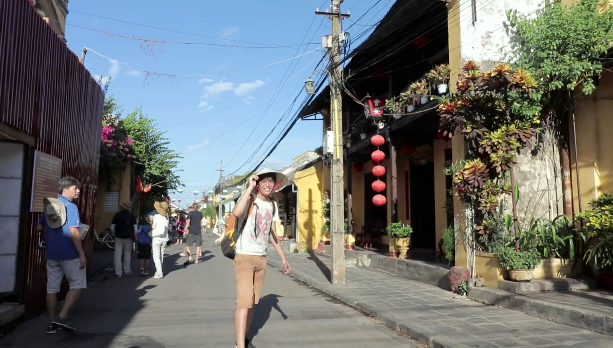 Anh chàng phượt thủ này đang khiến giới trẻ Thái “phát cuồng” Việt Nam