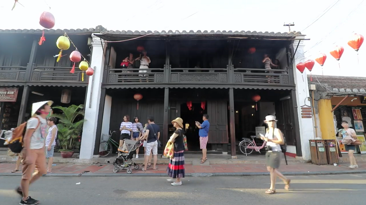 Anh chàng phượt thủ này đang khiến giới trẻ Thái “phát cuồng” Việt Nam