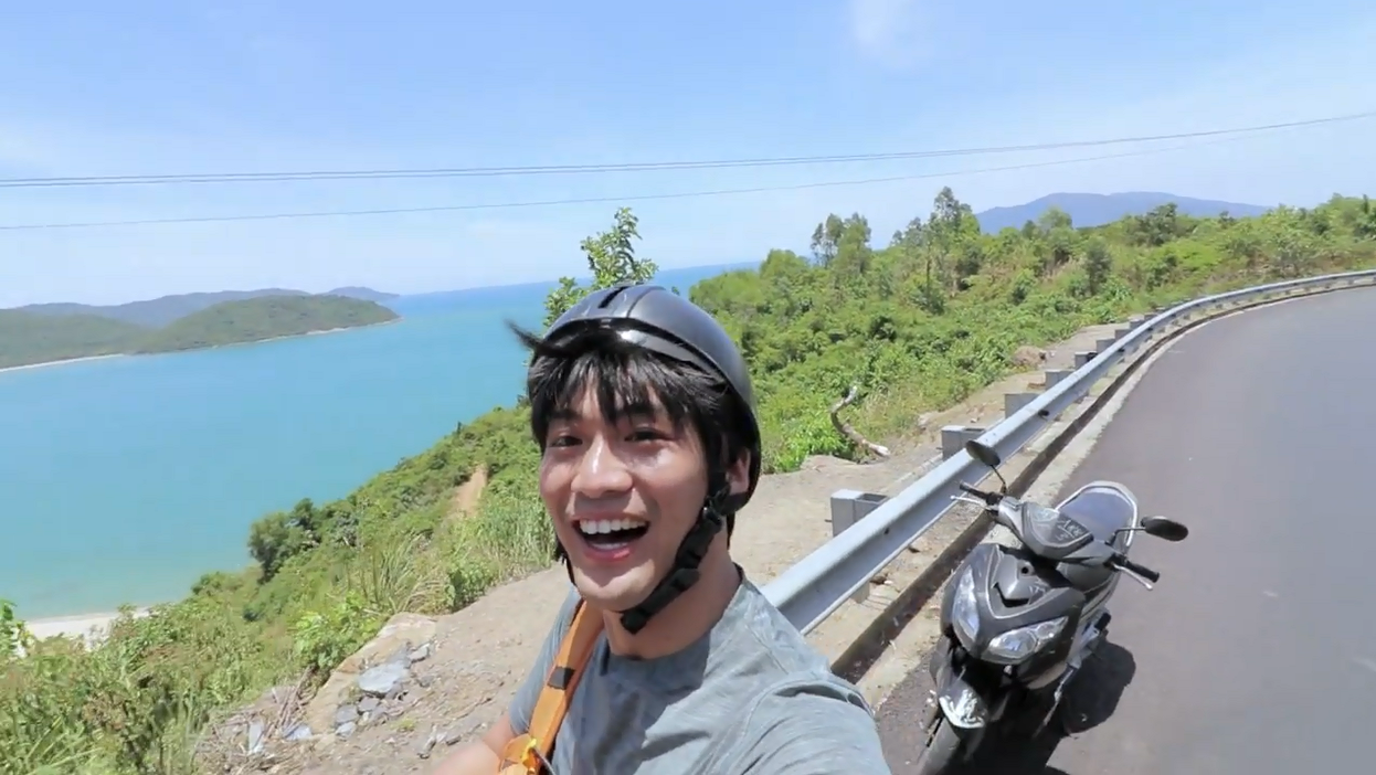 Anh chàng phượt thủ này đang khiến giới trẻ Thái “phát cuồng” Việt Nam