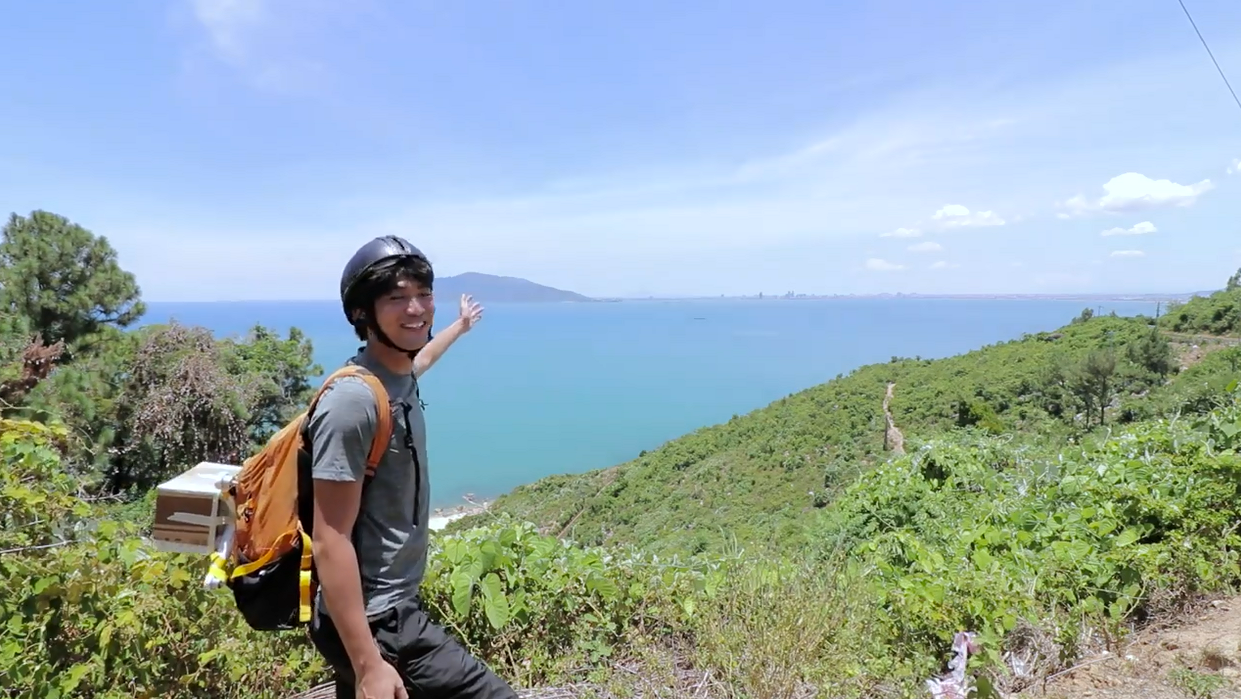 Anh chàng phượt thủ này đang khiến giới trẻ Thái “phát cuồng” Việt Nam