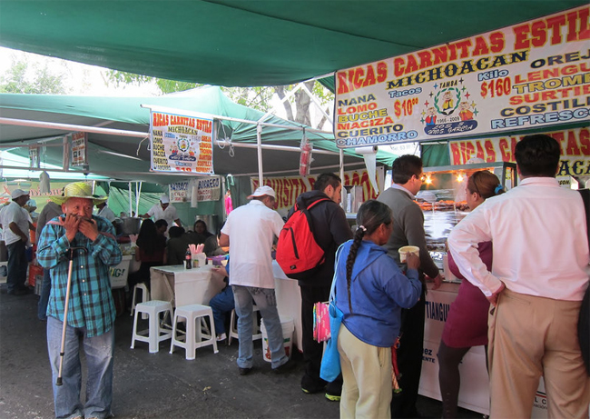 Những lời khuyên để ăn uống an toàn khi đi du lịch