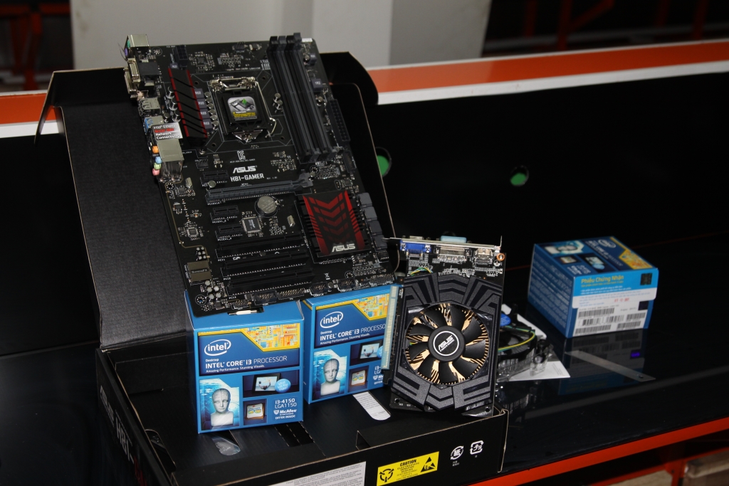 Mua máy tính chơi game hết bao nhiêu tiền?