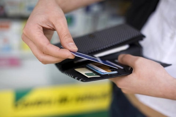 Thẻ ATM bị trầy, mất số, mất thông tin thì còn dùng được không?