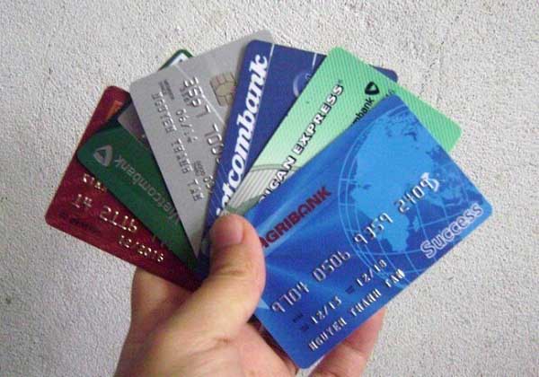 Thẻ ATM bị trầy, mất số, mất thông tin thì còn dùng được không?