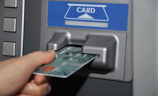 Thẻ ATM chưa kích hoạt có chuyển, nhận tiền được không?