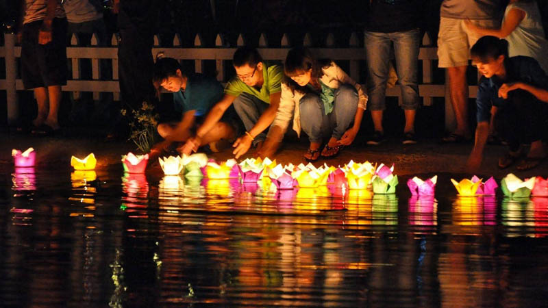 Rằm tháng 7 là ngày gì? Nguồn gốc từ đâu? Nên làm gì trong ngày này?