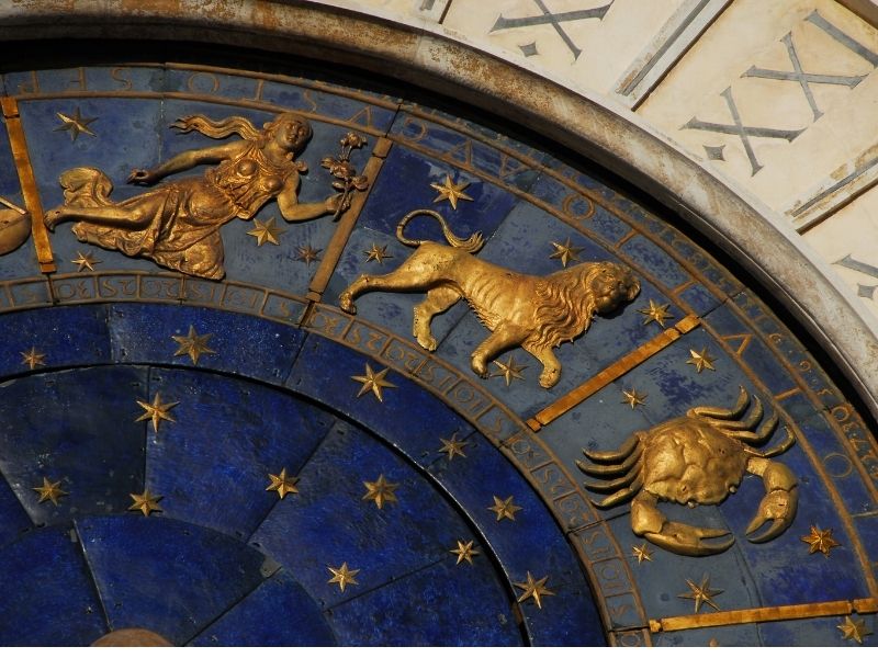 Tháng 7 là cung gì? Tính cách, sự nghiệp, tình yêu của cung tháng 7