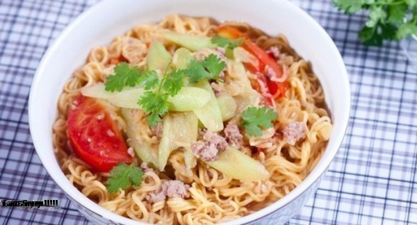 Mì ăn liền là gì và tác hại của mì ăn liền bạn nên biết?