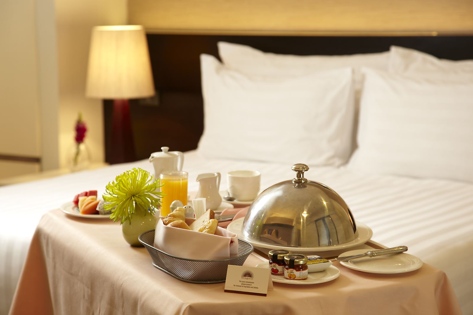 Room Service Là Gì? Tìm Hiểu Về Room Service Là Gì?