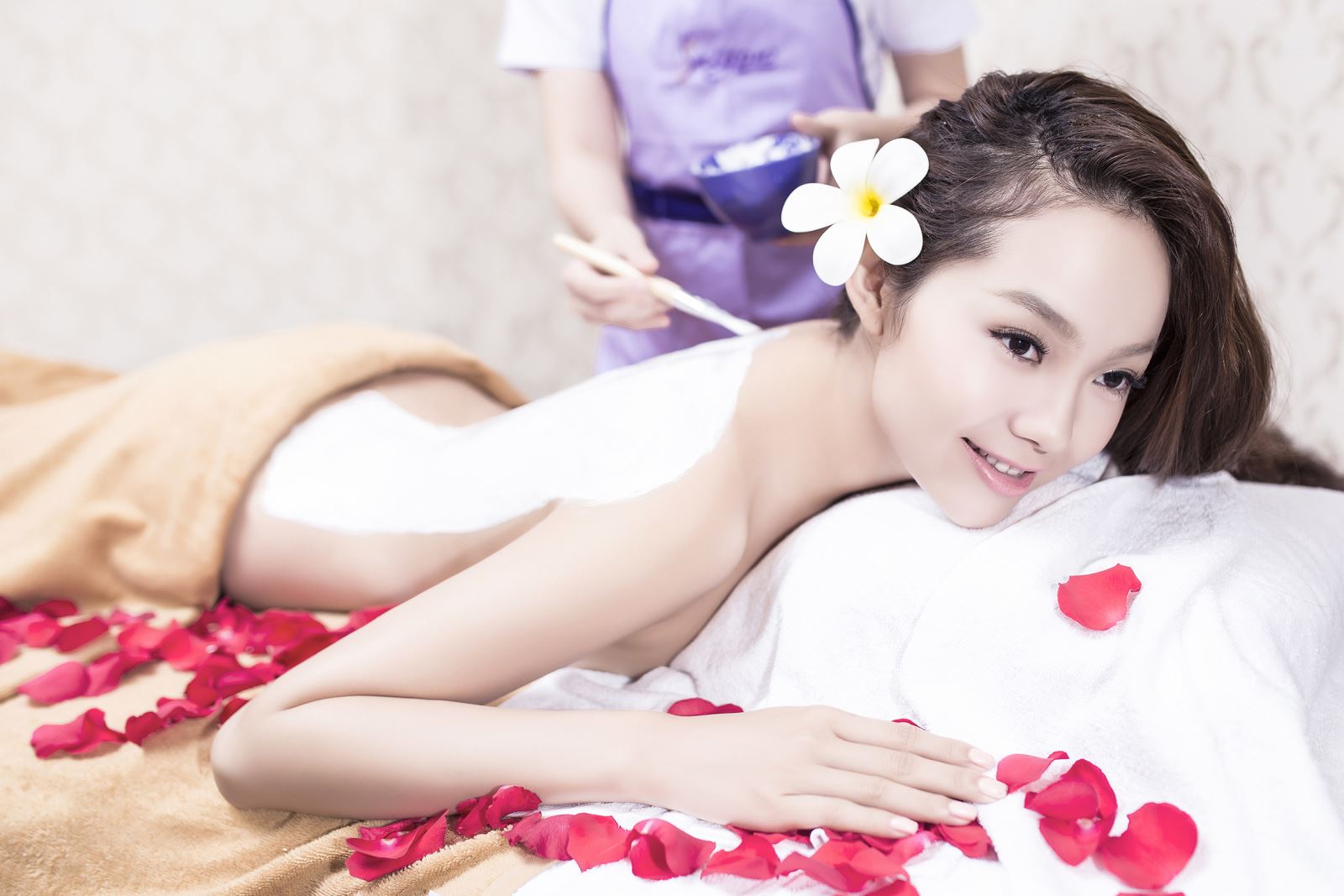 Tắm trắng là gì và quy trình của sử dụng tắm trắng hiệu quả?