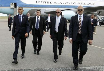 Tháp tùng là gì? Nguồn gốc của từ tháp tùng như thế nào?