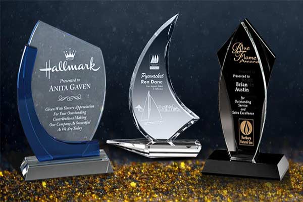 Kỷ niệm chương tiếng Anh là gì và ý nghĩa kỷ niệm chương?