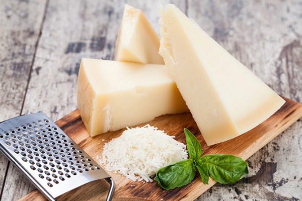 Parmesan Cheese là gì? Tìm hiểu về Parmesan Cheese