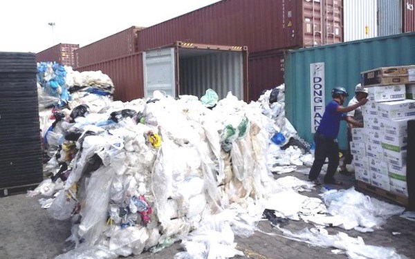 Ùn Ứ 8000 Container Rác Phế Liệu Tại Bến Cảng, Trách Nhiệm Thuộc Về Ai