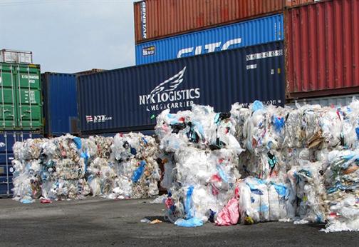 Ùn Ứ 8000 Container Rác Phế Liệu Tại Bến Cảng, Trách Nhiệm Thuộc Về Ai