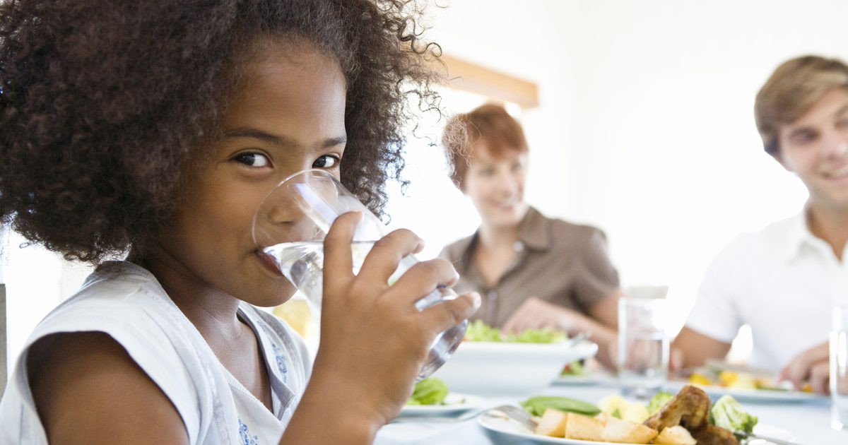 Hãy Từ Bỏ Thói Quen Uống Nước Ngay Sau Khi Ăn Nếu Không Muốn Mất Mạng