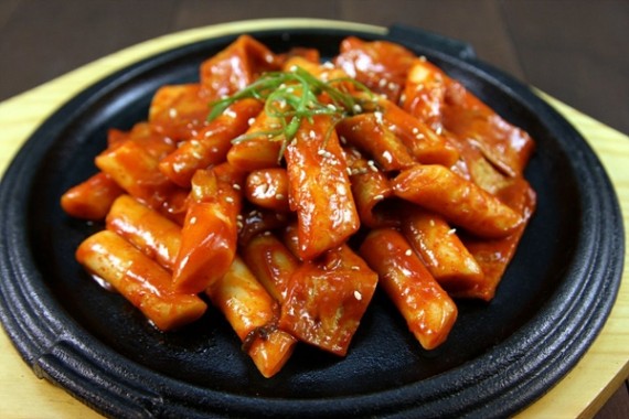 Cách làm bánh gạo cay hàn quốc (bánh Tteokbokki) tại nhà