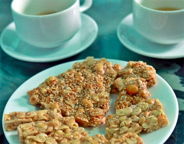 Cách làm kẹo lạc thơm giòn cực dễ tại nhà