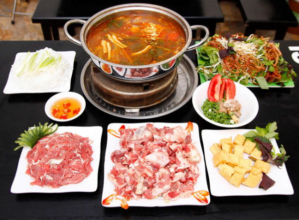 Cách làm lẩu sườn sụn riêu cua xì sụp cuối tuần