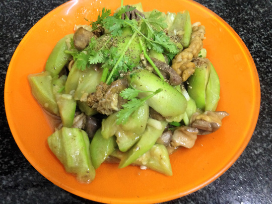 Cách làm lòng gà xào mướp ngon tuyệt cú mèo cho cả gia đình