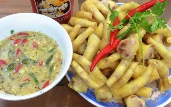 Cách luộc chân gà ngon giòn, vàng ruộm mau chín