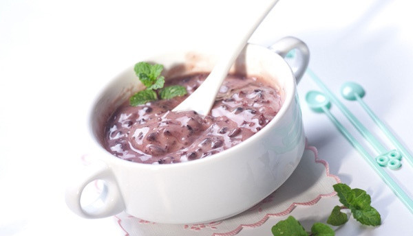 C&aacute;ch nấu ch&egrave; nếp cẩm sữa chua m&aacute;t lạnh ng&agrave;y h&egrave;