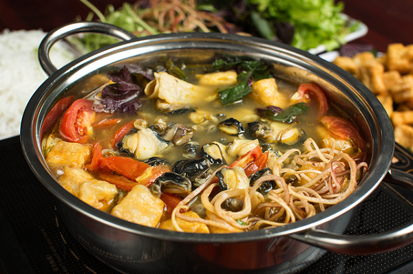 Cách nấu lẩu ốc chua cay lạ miệng đơn giản ngay tại nhà