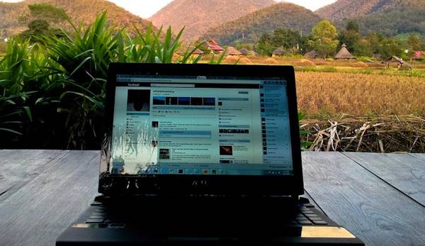 Vật dụng cần thiết khi đi du lịch: Điện thoại di động, máy tính bảng, hay máy tính xách tay?