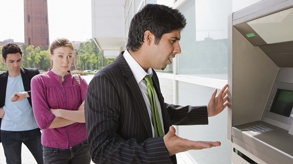 Bị nuốt thẻ ATM phải làm sao? Cách xử lý để lấy lại thẻ!