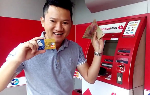 Hướng dẫn cách rút tiền mặt từ cây ATM ngân hàng TechcomBank